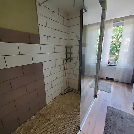 Rince Zwei Zimmer Im Stadt Altbau Mit Balkon Apartmán