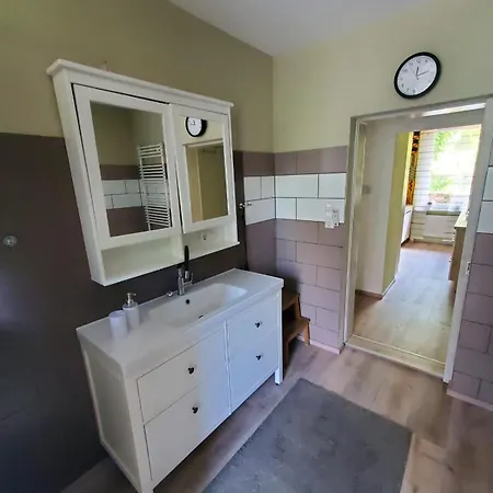 Rince Zwei Zimmer Im Stadt Altbau Mit Balkon Apartmán *
