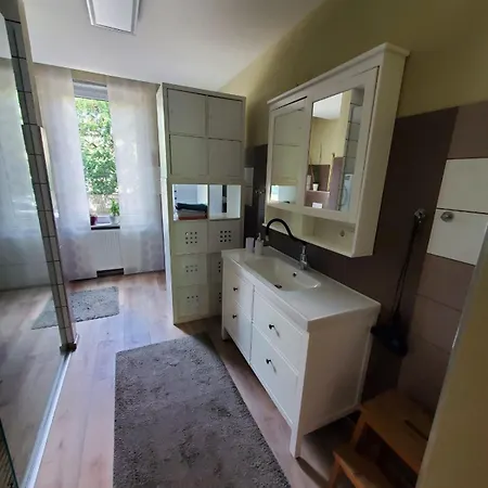 Rince Zwei Zimmer Im Stadt Altbau Mit Balkon *