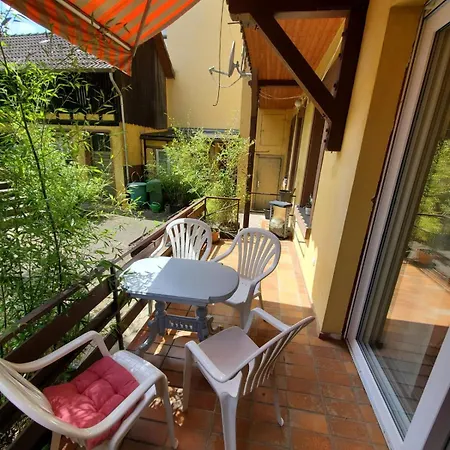 Rince Zwei Zimmer Im Stadt Altbau Mit Balkon Apartmán *