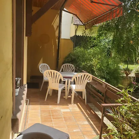 Rince Zwei Zimmer Im Stadt Altbau Mit Balkon Apartmán
